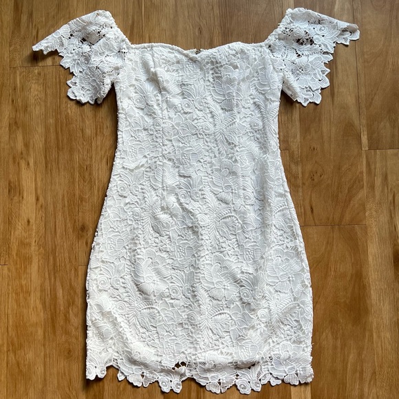 NWT GUESS off-shoulder dress - size 2 - Picture 2 of 16